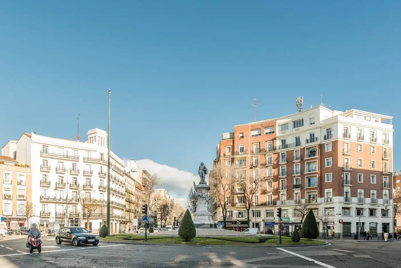 Außenansicht von Wohnungen zur Miete in Madrid mit Klimaanlage, Heizung und Möbliert