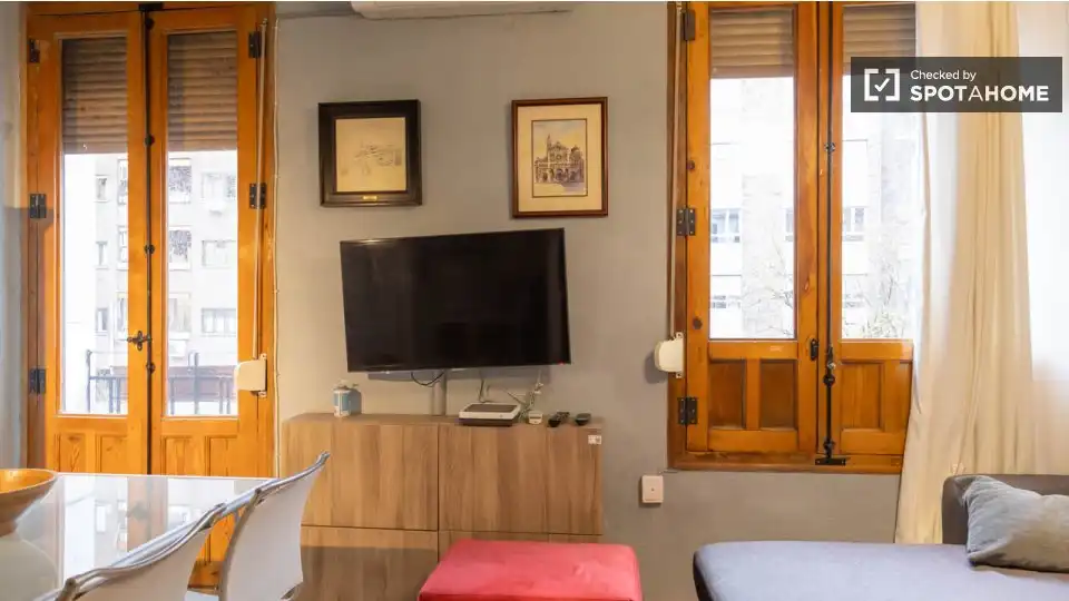 Living room of Flat for rent in Madrid  with Air Conditioner, Heating and Furnished
