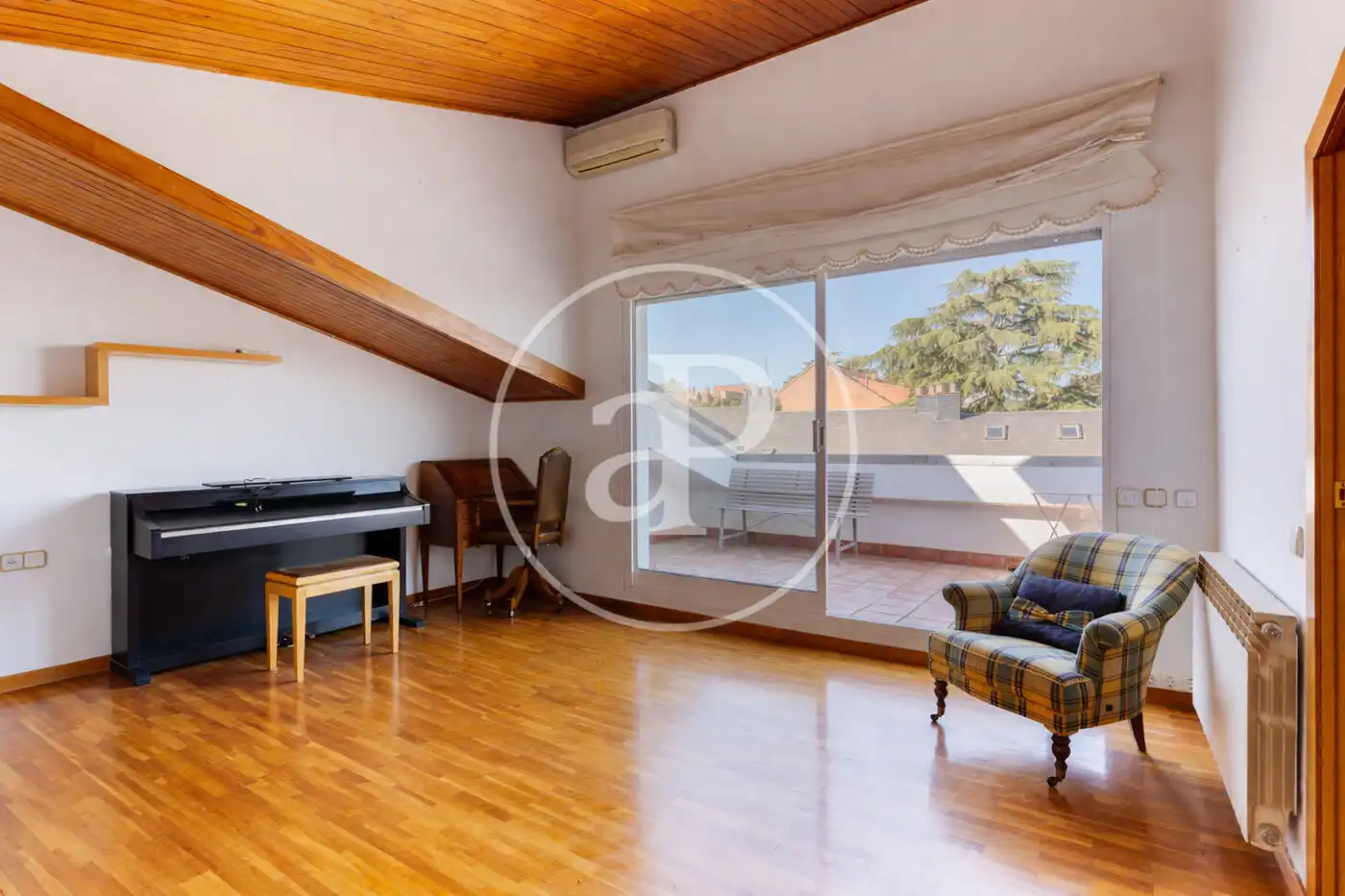 Living room of Detached homes for sale in Sant Cugat del Vallès  with Air Conditioner, Heating and Private garden