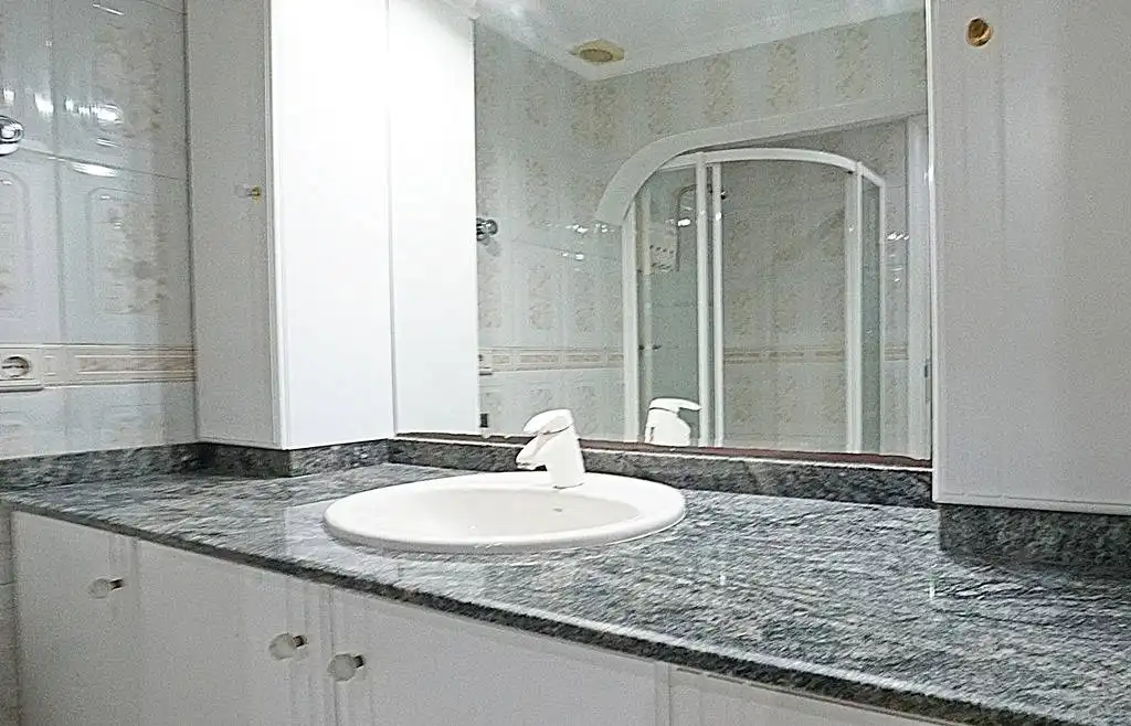 Baño de Piso de alquiler en Las Palmas de Gran Canaria con Aire acondicionado, Amueblado y Balcón