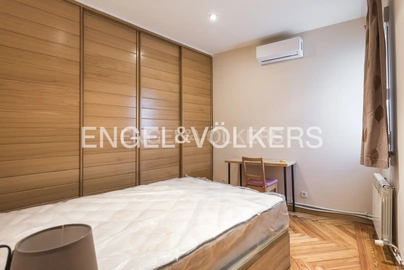 Bedroom of Flat for rent in Madrid  with Air Conditioner, Heating and Furnished
