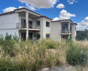 Vista exterior de Casa o xalet en venda en Arévalo amb Jardí privat, Terrassa i Piscina