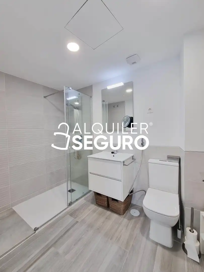 Baño de Estudio de alquiler en Galapagar con Calefacción, Terraza y Piscina