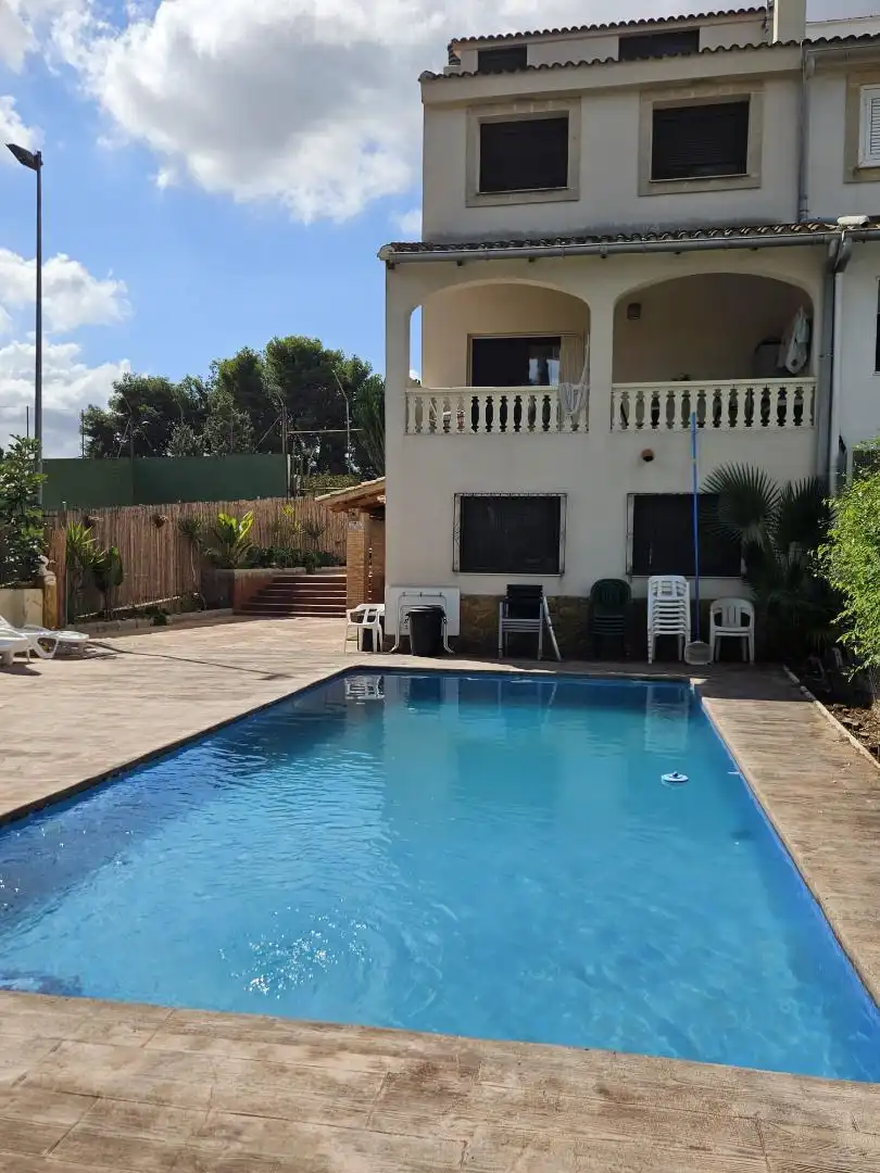 Piscina de Casa adosada en venta en Torrent con Terraza