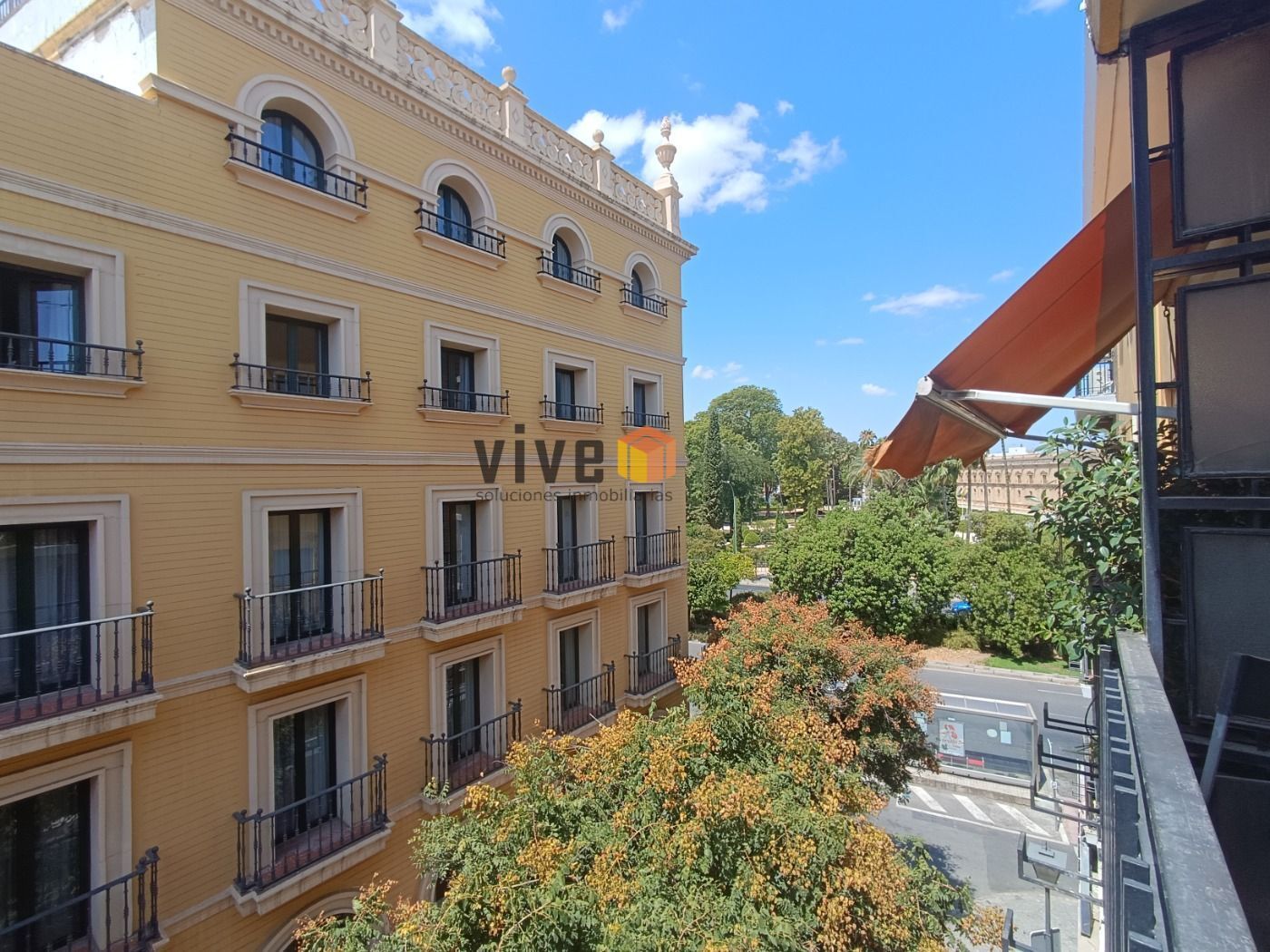Vista exterior de Piso en venta en  Sevilla Capital con Parquet, Terraza y Balcón