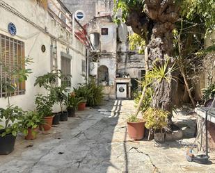 Vista exterior de Casa o xalet en venda en Mataró amb Jardí privat, Terrassa i Balcó