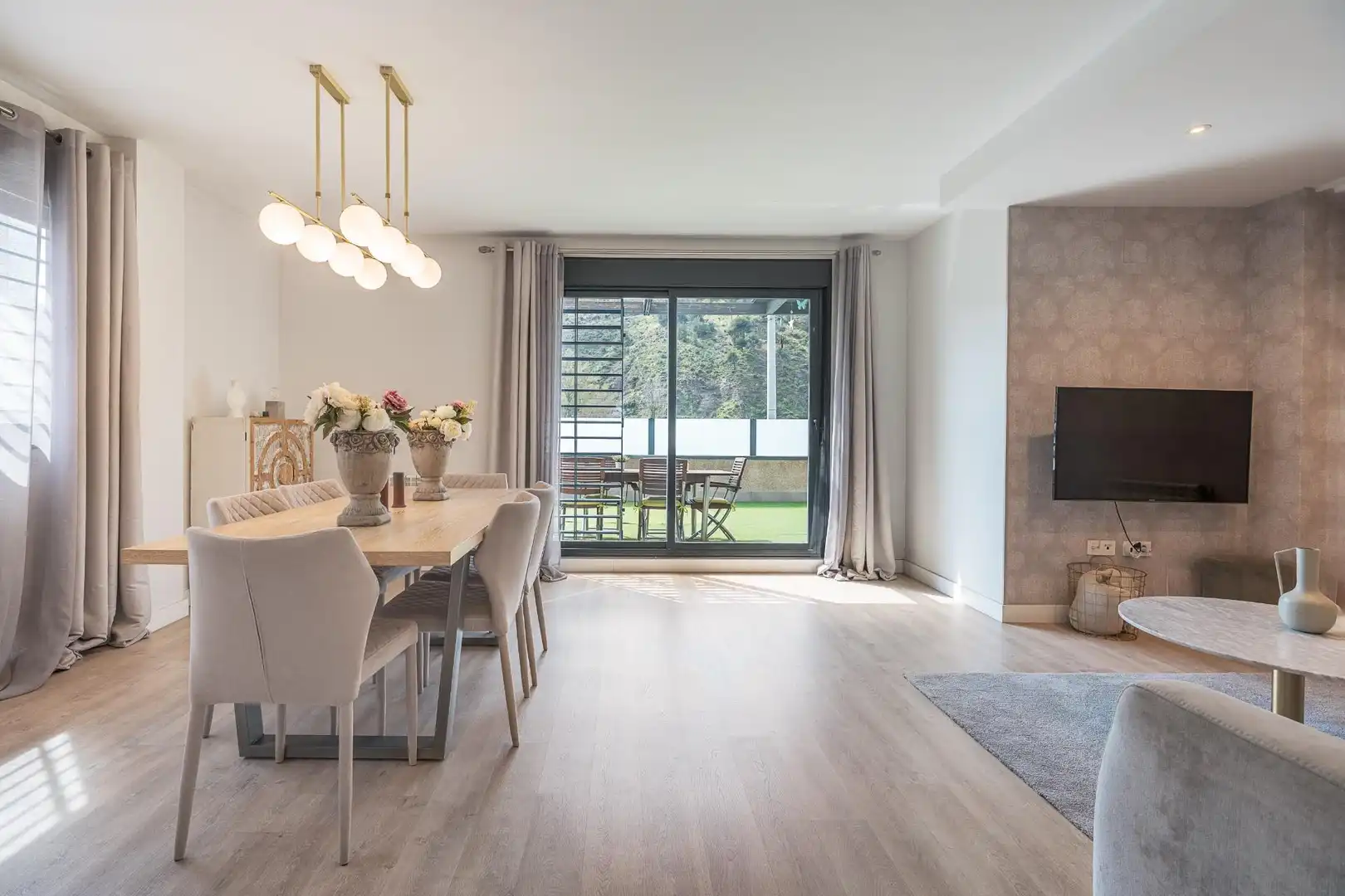 Comedor de Casa adosada en venta en Granada con Jardín privado y Balcón