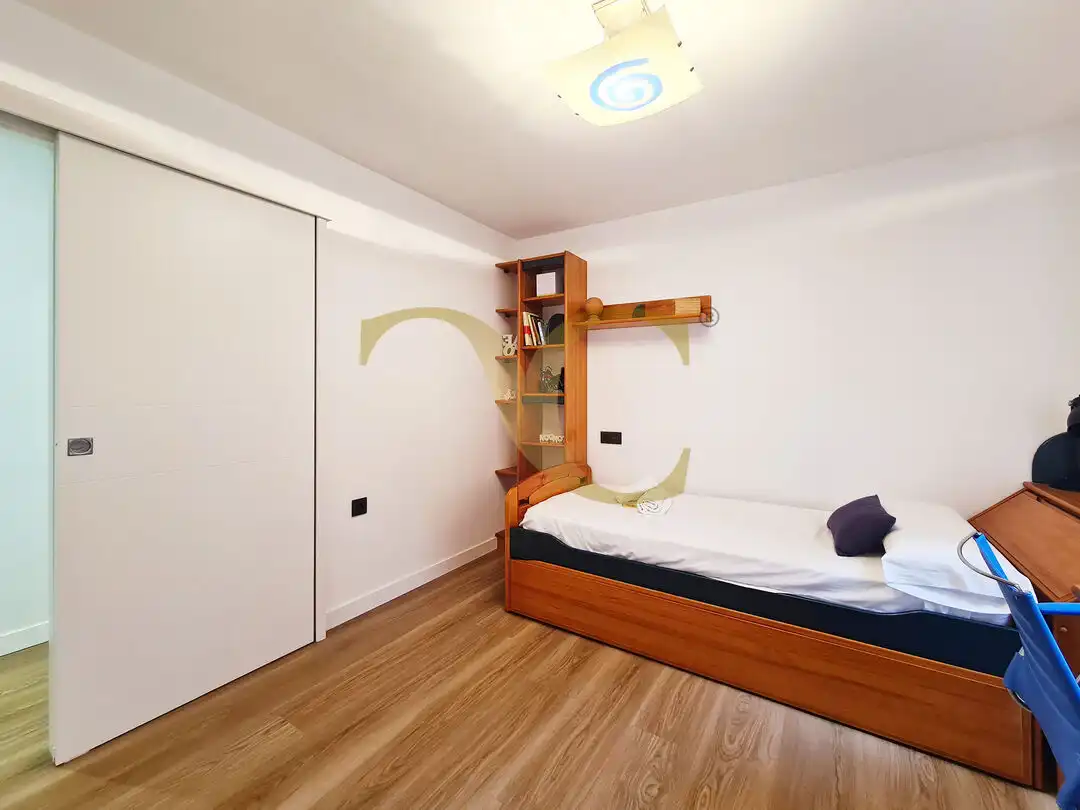 Schlafzimmer von Wohnung zur Miete in Oviedo  mit Heizung, Terrasse und Möbliert