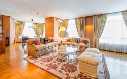 Living room of Flat for sale in  Madrid Capital  with Air Conditioner and Heating