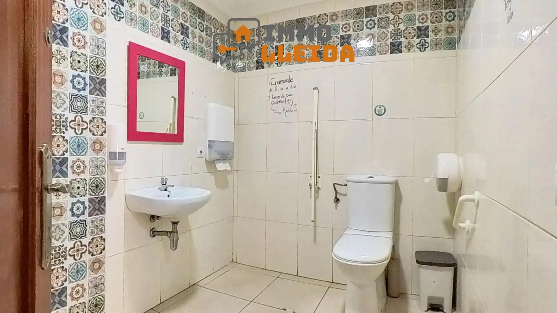 Baño de Local en traspaso en Balaguer