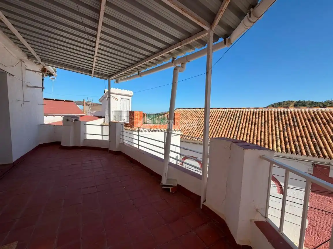 Country homes for sale in Olías
