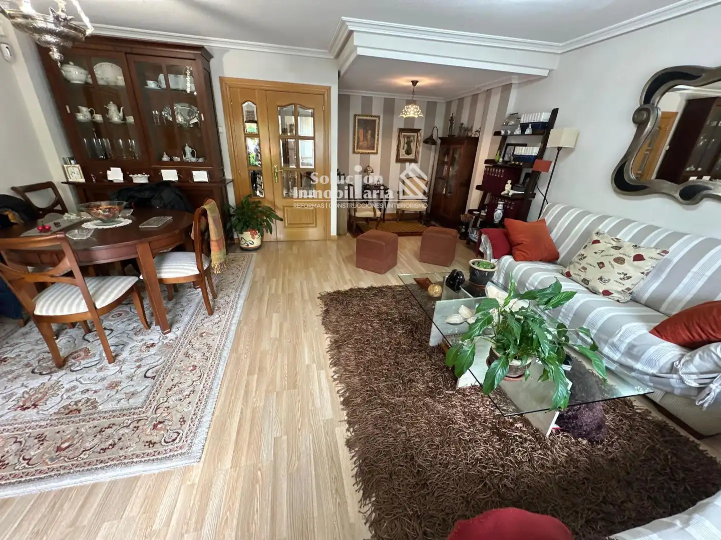 Wohnzimmer von Einfamilien-Reihenhaus zum Verkauf in Salamanca mit Heizung, Privatgarten und Möbliert