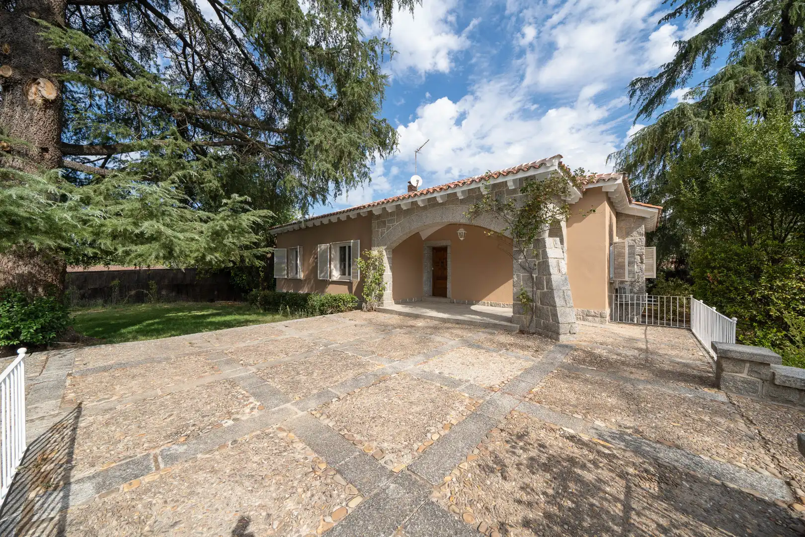 Xalet amb jardí de lloguer a Moncloa - Aravaca