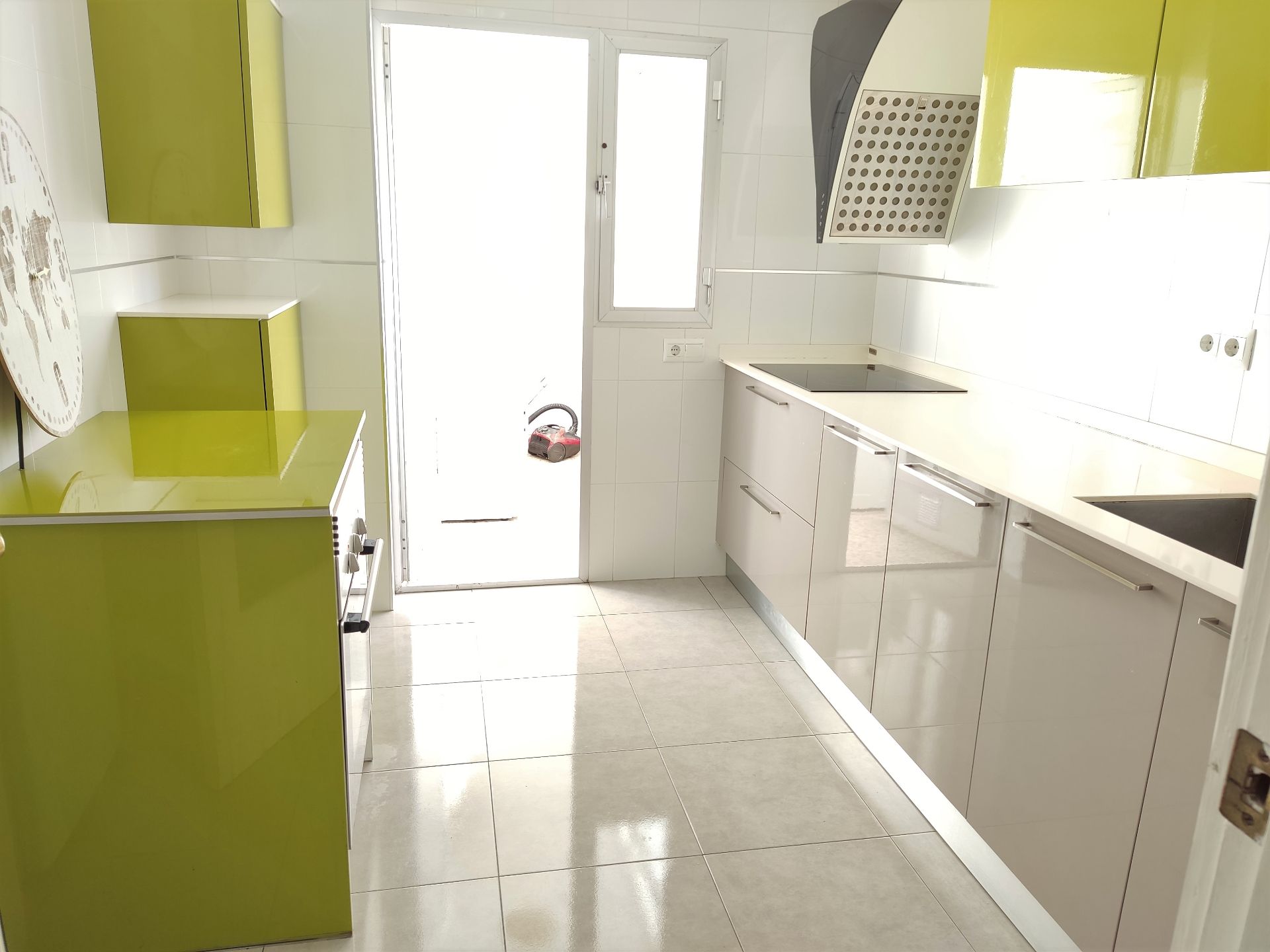 Cuina de Pis de lloguer en Gandia amb Parquet, Terrassa i Moblat