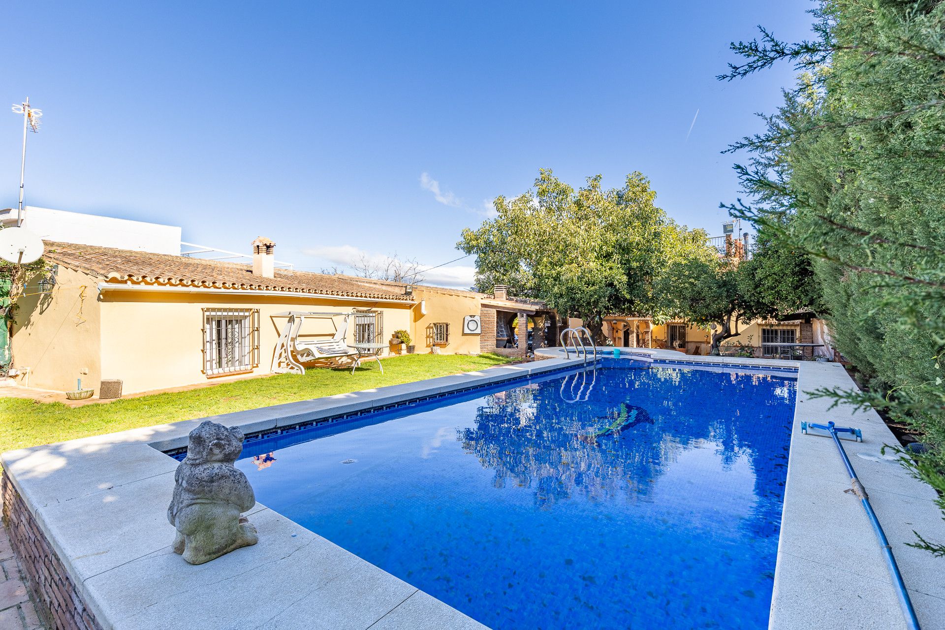 Swimming pool of Houses for sale in Alhaurín El Grande  with Terrace and Furnished