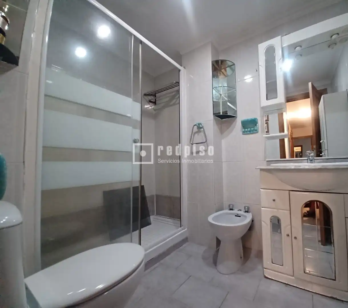 Bathroom of Flat for sale in Madrid  with Air Conditioner, Heating and Parquet flooring