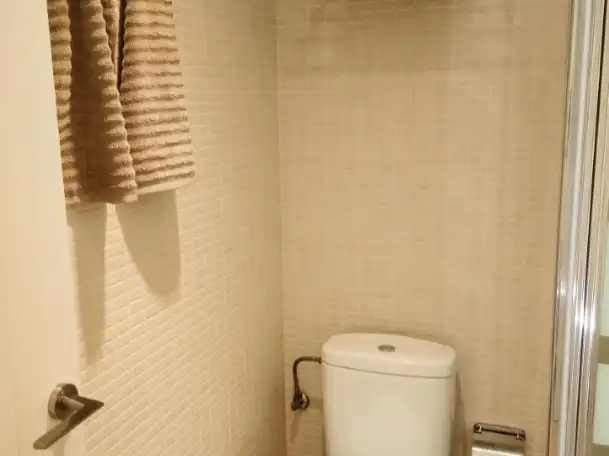 Bathroom of Flat for sale in Llevant