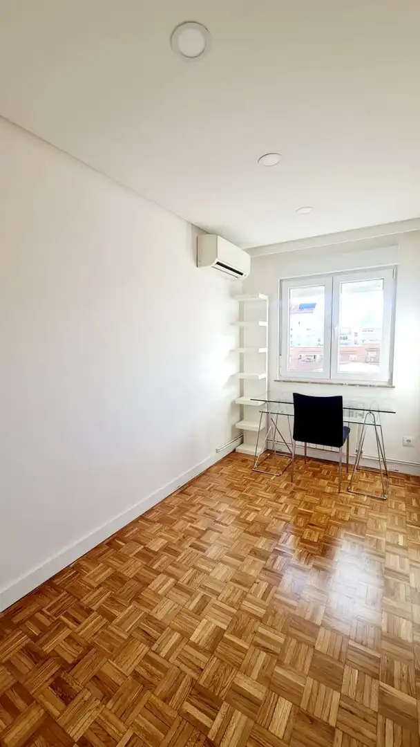 Schlafzimmer von Wohnung zur Miete in Madrid mit Klimaanlage