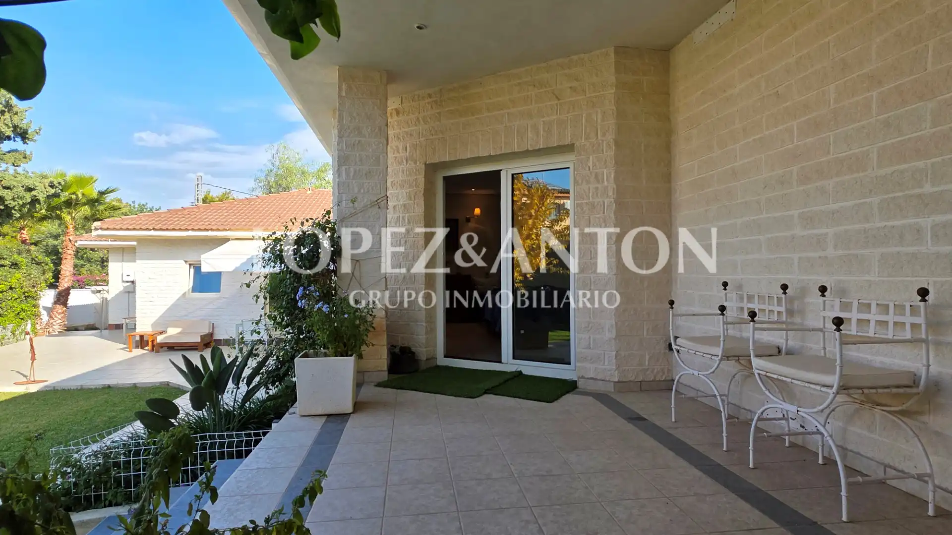 Exterior view of Houses for sale in L'Eliana  with Air Conditioner, Private garden and Terrace
