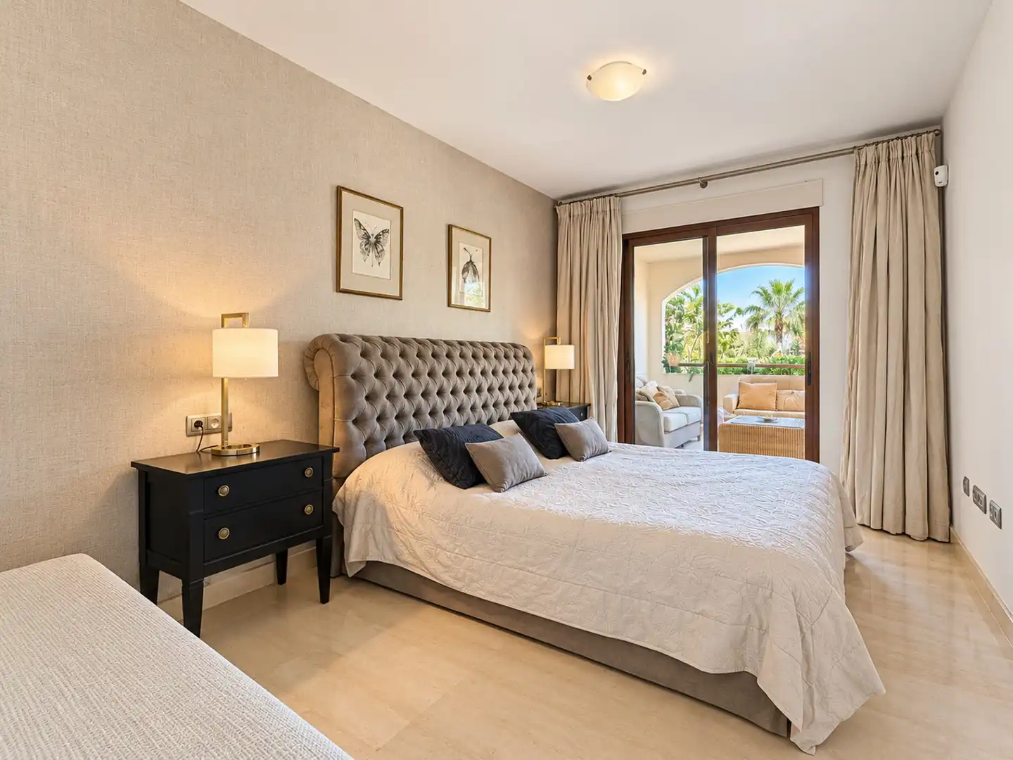 Schlafzimmer von Wohnungen zum Verkauf in Marbella mit Klimaanlage, Terrasse und Schwimmbad