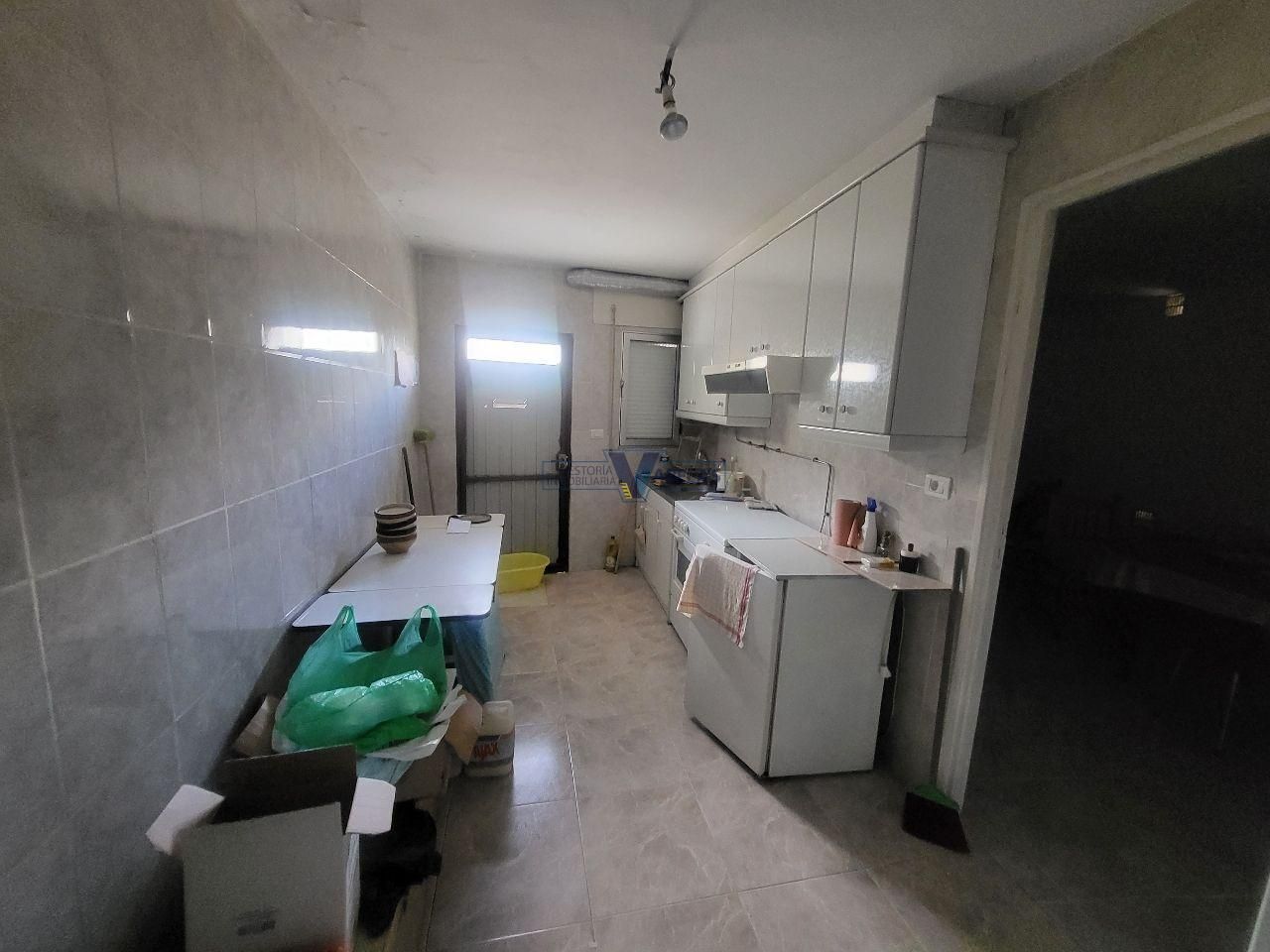 Cuina de Casa o xalet en venda en Bande amb Traster i Moblat