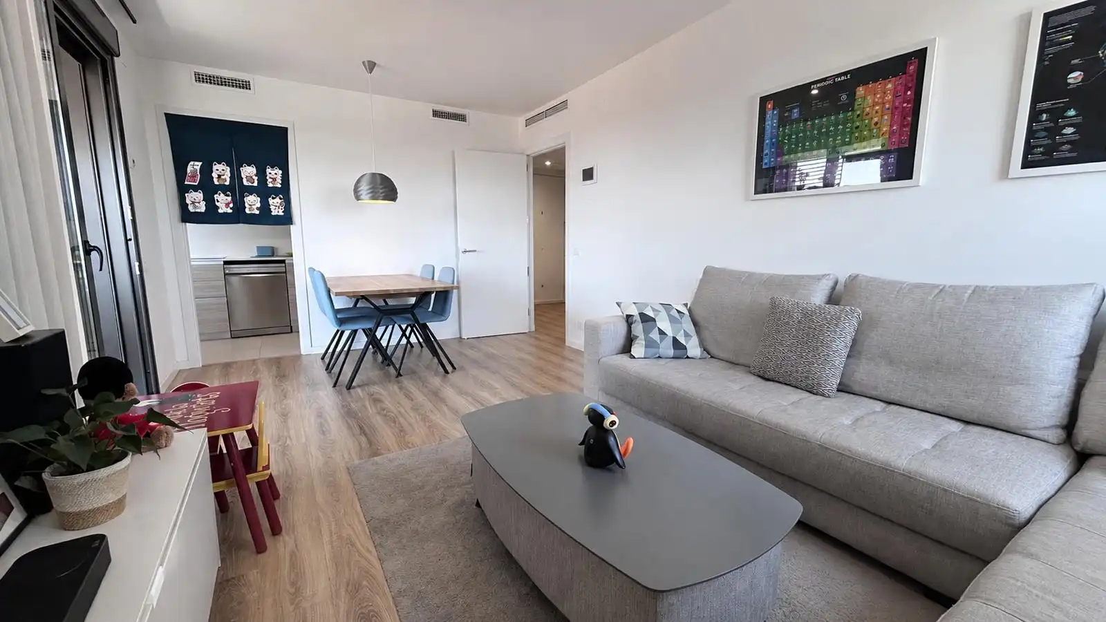 Sala d'estar de Pis en venda en Cornellà de Llobregat amb Traster i Piscina
