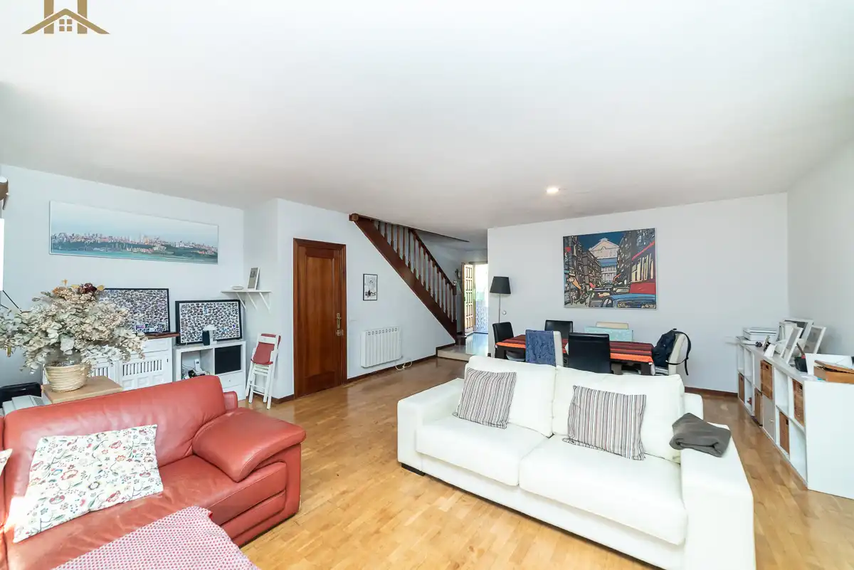 Sala d'estar de Casa adosada en venda en Majadahonda amb Aire condicionat, Calefacció i Terrassa