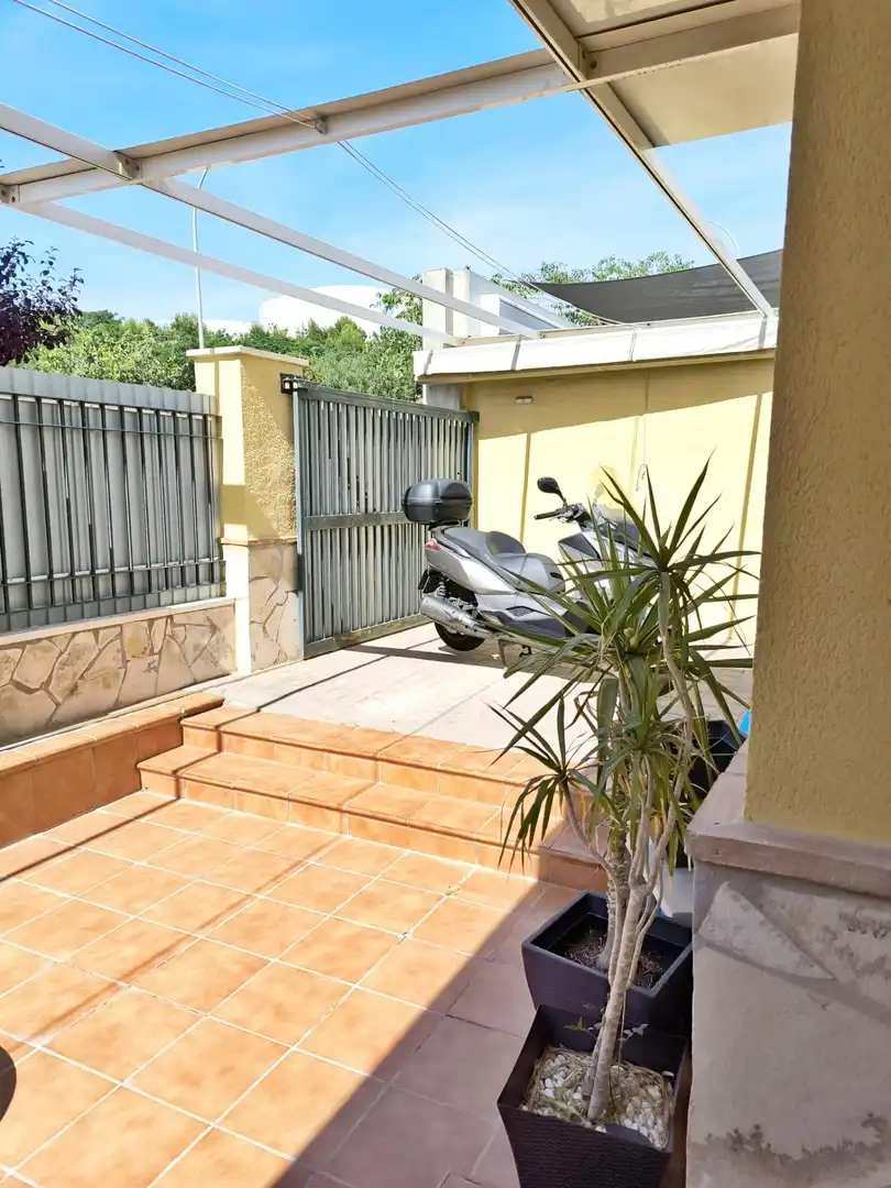 Vista exterior de Casa adosada en venta en Málaga con Aire acondicionado, Calefacción y Jardín privado