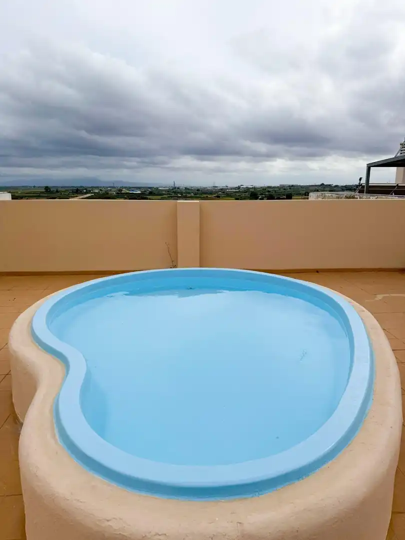 Piscina de Pis de lloguer en Silla amb Calefacció, Terrassa i Balcó