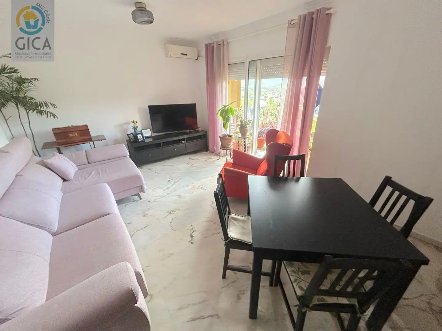 Sala d'estar de Pis en venda en Algeciras amb Aire condicionat i Balcó