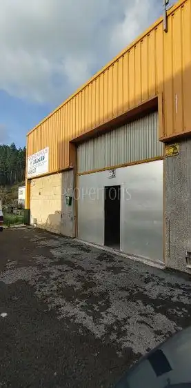 Vista exterior de Nau industrial en venda en Ugao- Miraballes