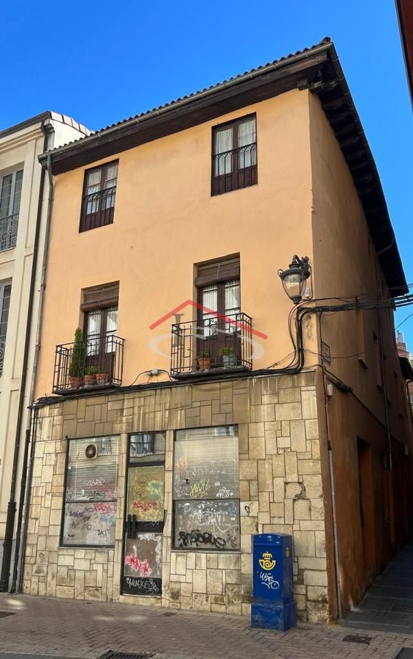 Exterior view of House or chalet for sale in León Capital   with Heating, Storage room and Furnished