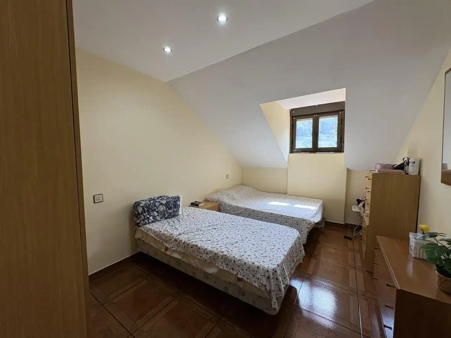 Habitación de Edificio en venta en Aller