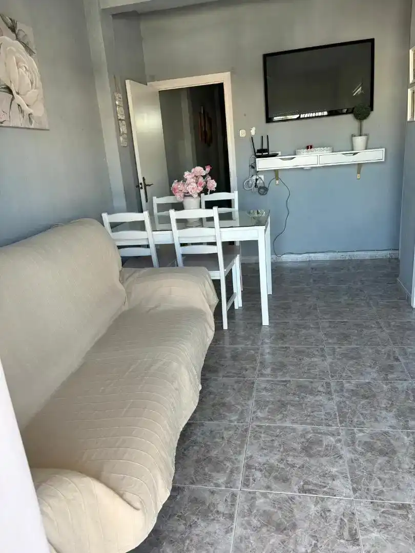 Sala d'estar de Pis de lloguer en Chipiona amb Moblat i Balcó