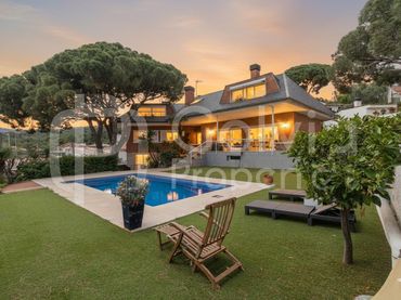 House with pool for sale in Torrent Ballester