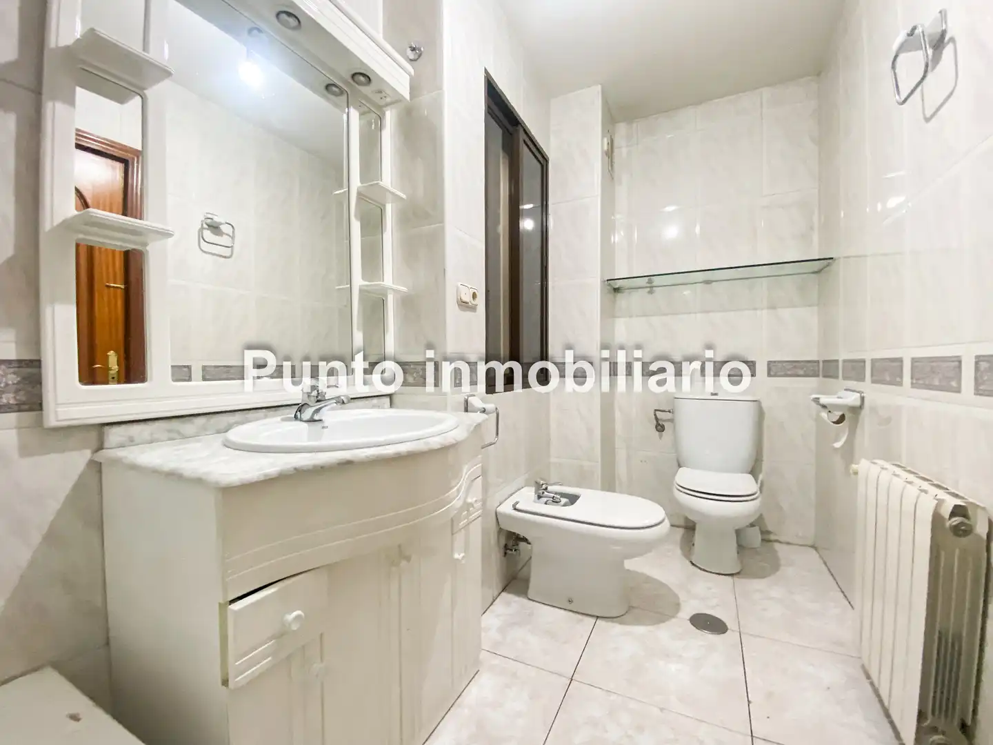 Bathroom of Flat for sale in Valladolid  with Heating, Parquet flooring and Terrace
