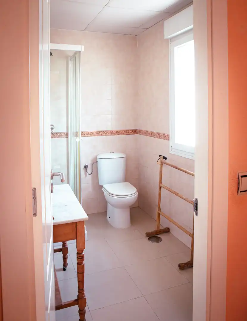 Bathroom of Houses for sale in Espartinas  with Air Conditioner, Private garden and Oven