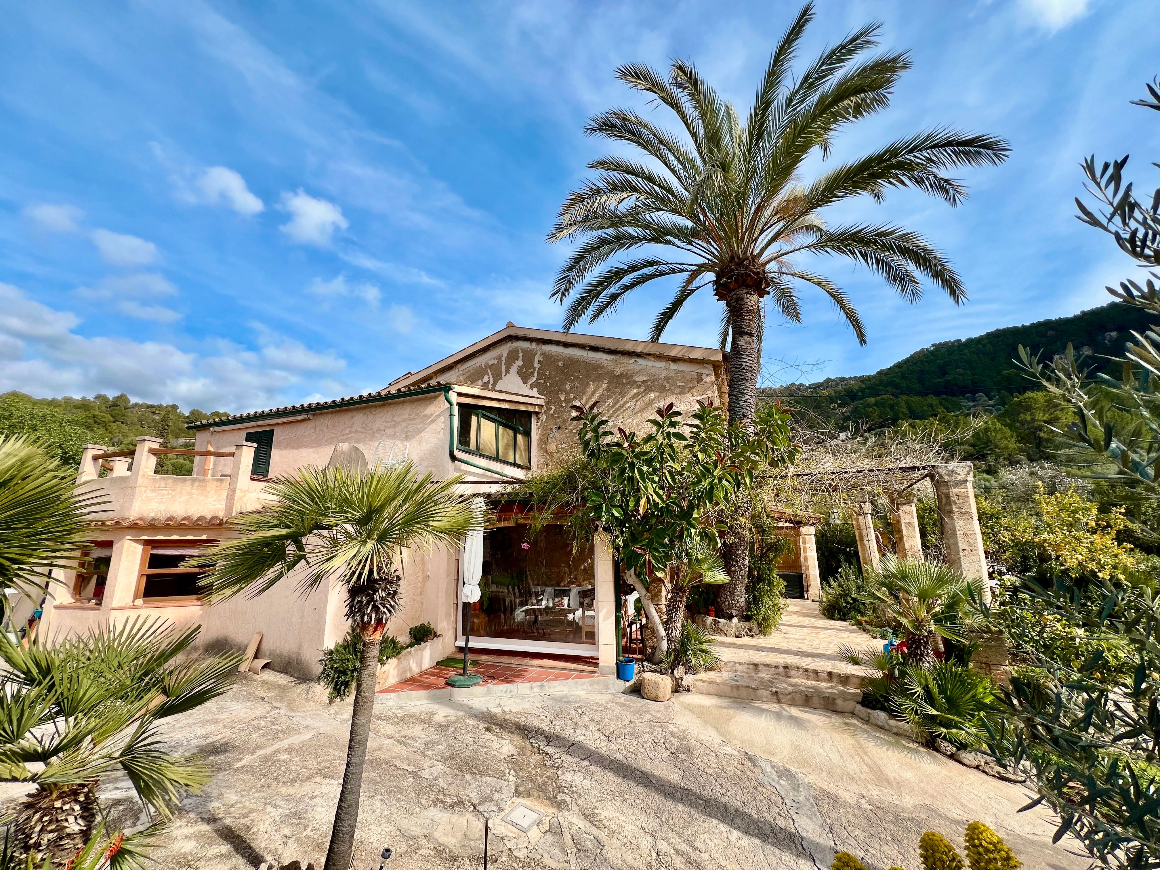 Vista exterior de Finca rústica en venda en Andratx amb Aire condicionat, Calefacció i Jardí privat