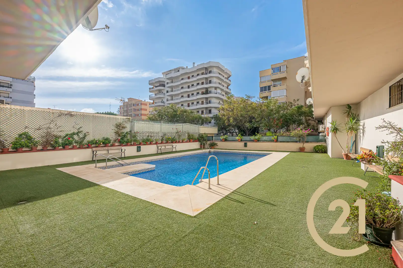 Flat with pool for sale in Avenida Ricardo Soriano 53