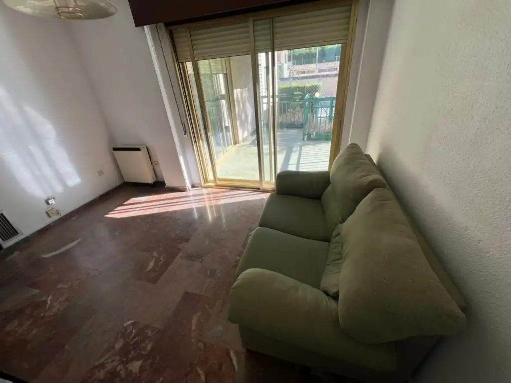 Sala d'estar de Pis en venda en Jaén amb Calefacció, Balcó i Piscina comunitària