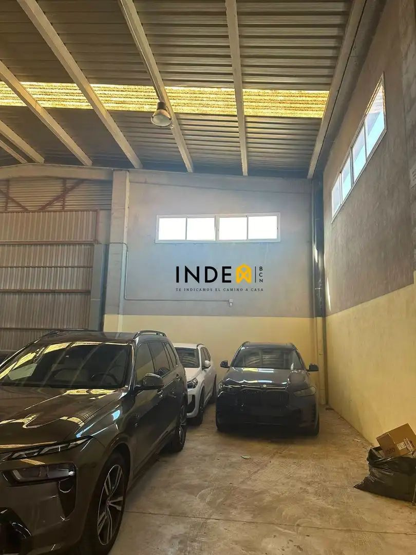 Parkplatz von Fabrikhallen zur Miete in Vilanova i la Geltrú