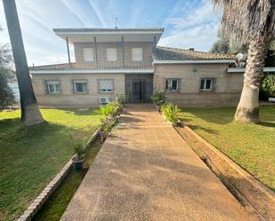 Vista exterior de Casa o xalet en venda en Dos Hermanas amb Aire condicionat, Jardí privat i Piscina