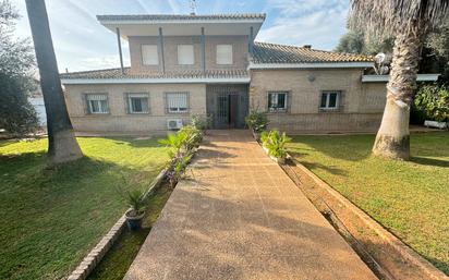 Exterior view of House or chalet for sale in Dos Hermanas  with Air Conditioner, Private garden and Swimming Pool