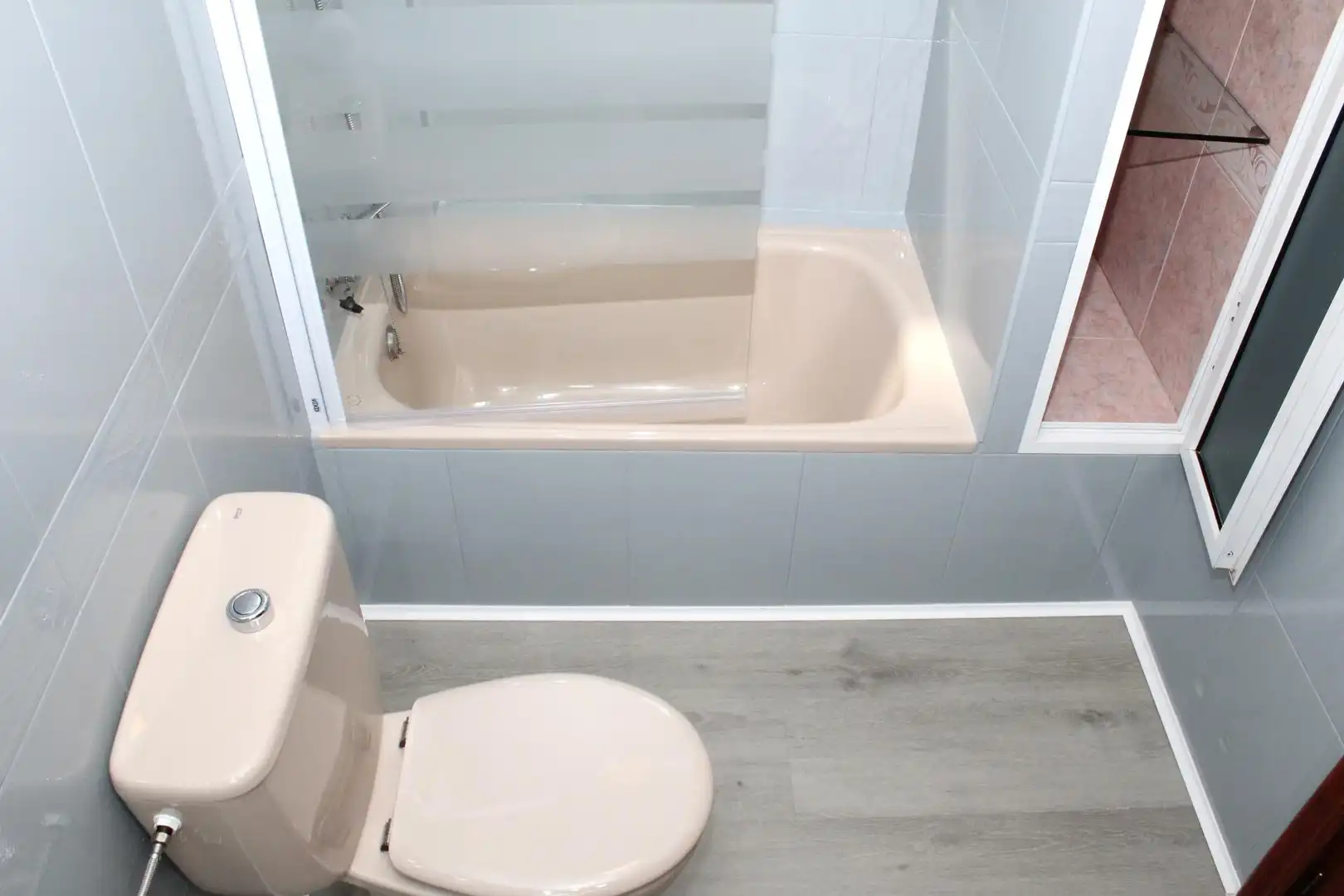 Baño de Piso de alquiler en Sevilla con Aire acondicionado, Terraza y Amueblado