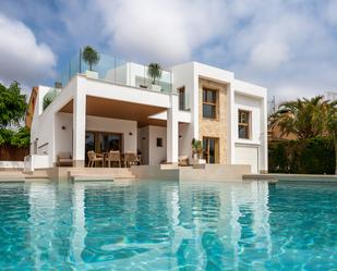 Piscina de Casa o xalet en venda en Orihuela amb Aire condicionat, Jardí privat i Terrassa