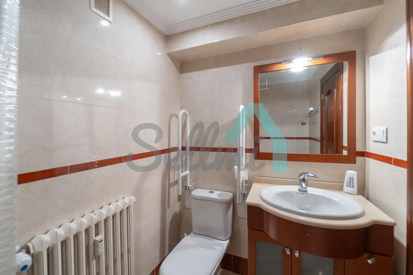 Badezimmer von Wohnung zur untervermieten in Oviedo  mit Heizung, Parkett und Terrasse