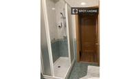 Bathroom of Flat to rent in  Madrid Capital  with Air Conditioner, Heating and Furnished