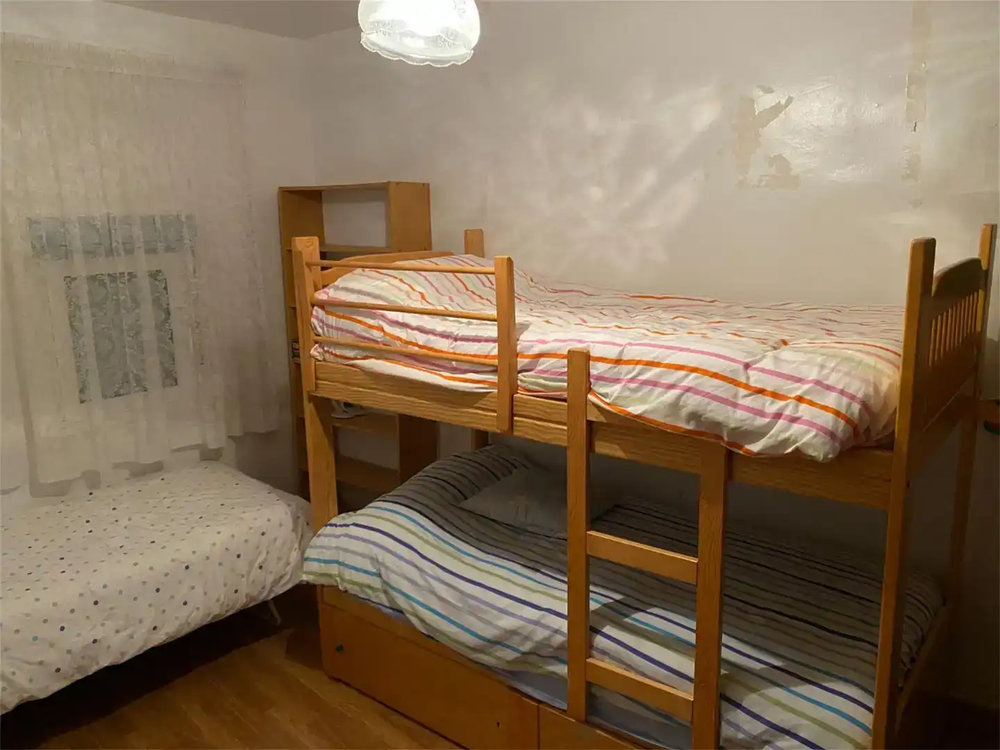 Dormitori de Casa adosada en venda en Abrucena amb Parquet i Moblat