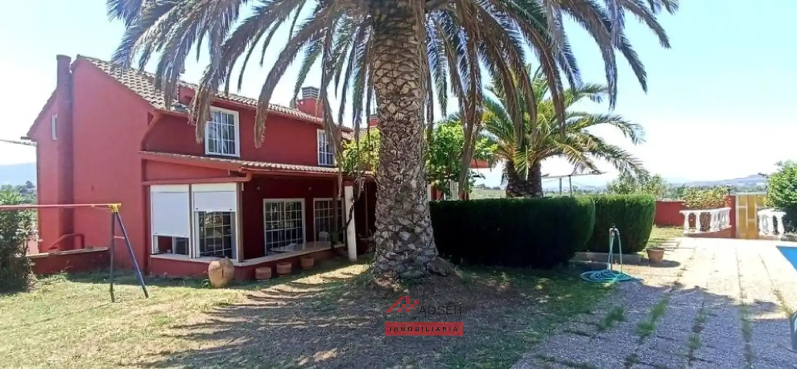 Vista exterior de Casa o xalet en venda en Villamediana de Iregua amb Calefacció i Piscina