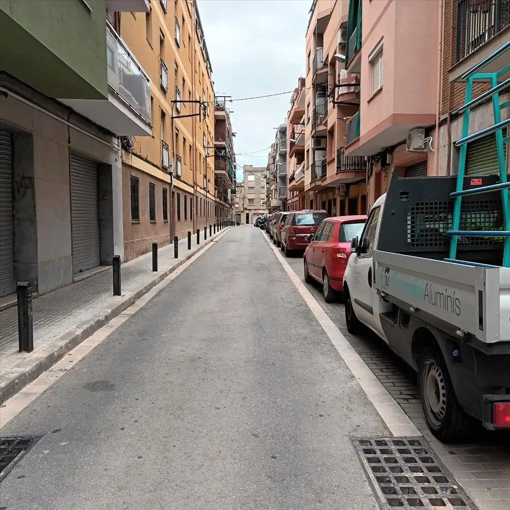 Vista exterior de Piso en venta en Cornellà de Llobregat
